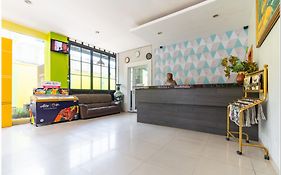 Reddoorz Plus At Hertasning Area Makassar